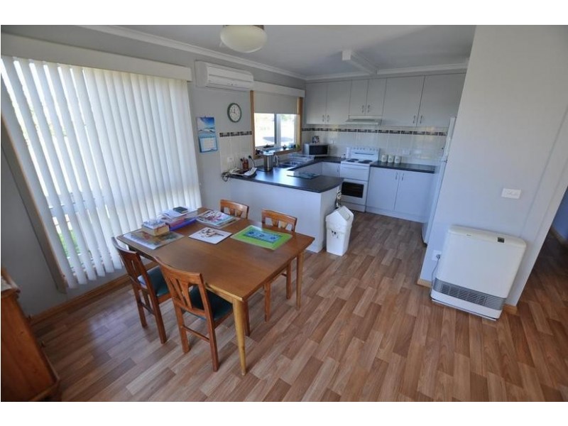 52 Silvestor Street, Cobden VIC 3266