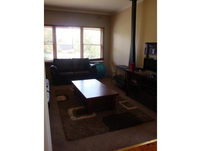 9 Mitchell Street, Cobden VIC 3266