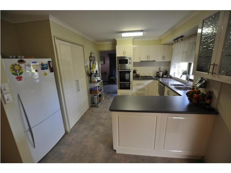 82 Clarke Street, Cobden VIC 3266