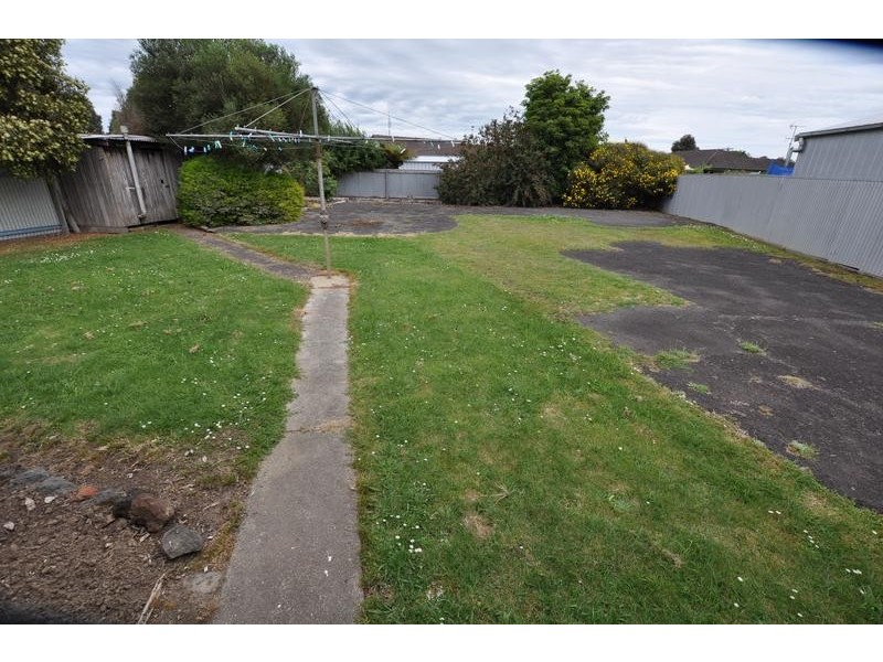 10 Jayarra Street, Simpson VIC 3266