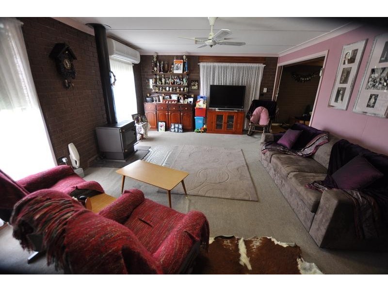 12 Jayarra Street, Simpson VIC 3266