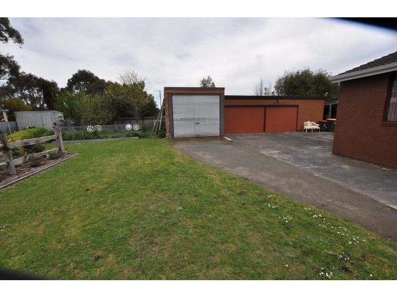 12 Jayarra Street, Simpson VIC 3266