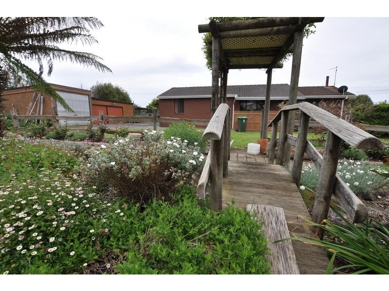 12 Jayarra Street, Simpson VIC 3266