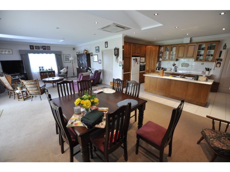 1918 Cobden-Lavers Hill Road, Simpson VIC 3266