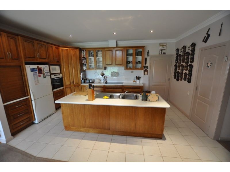 1918 Cobden-Lavers Hill Road, Simpson VIC 3266