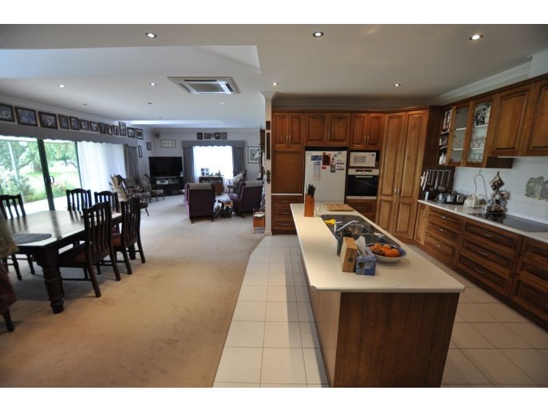 1918 Cobden-Lavers Hill Road, Simpson VIC 3266