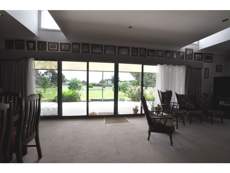 1918 Cobden-Lavers Hill Road, Simpson VIC 3266