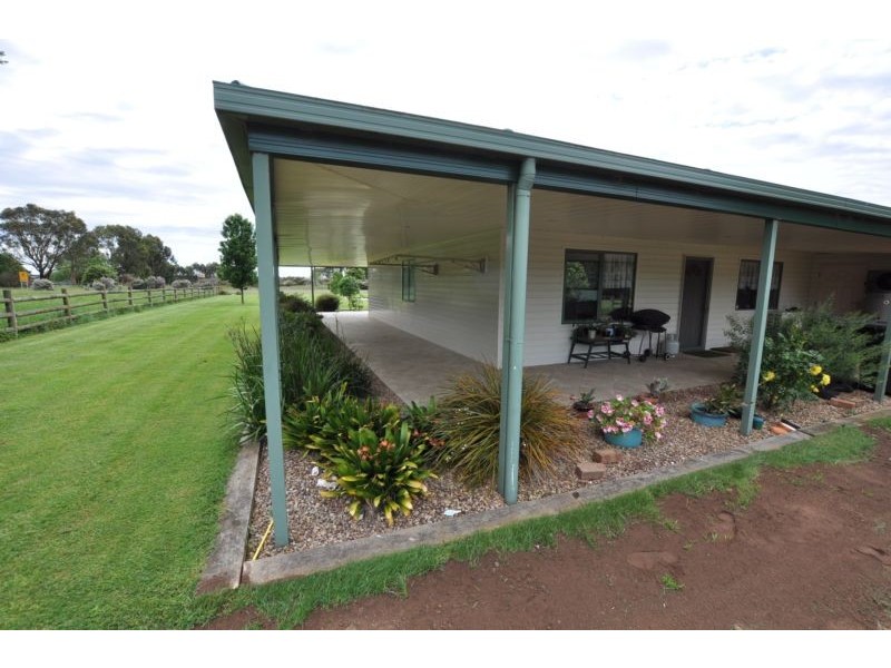 1918 Cobden-Lavers Hill Road, Simpson VIC 3266