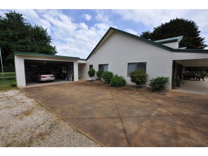 1918 Cobden-Lavers Hill Road, Simpson VIC 3266