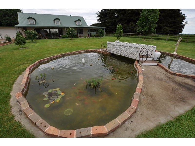 1918 Cobden-Lavers Hill Road, Simpson VIC 3266