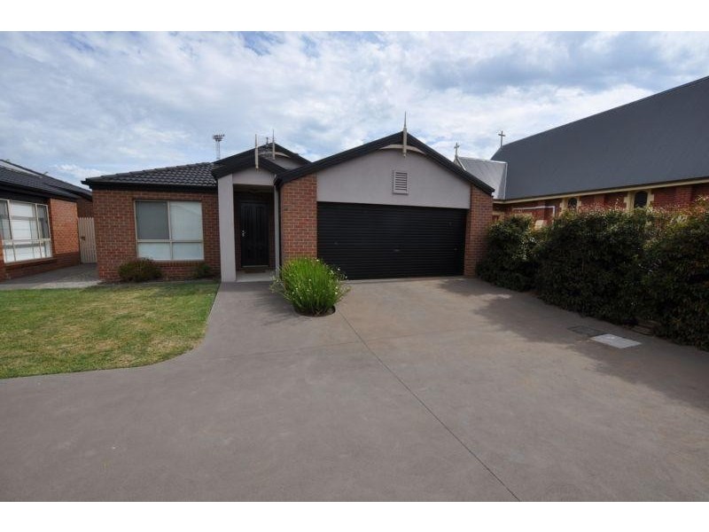 2/65 Curdie Street, Cobden VIC 3266