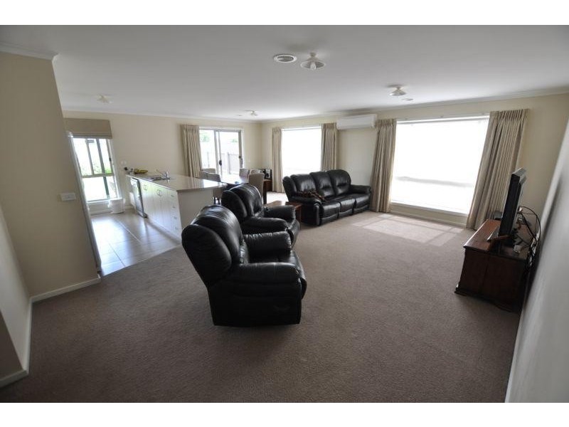 2/65 Curdie Street, Cobden VIC 3266