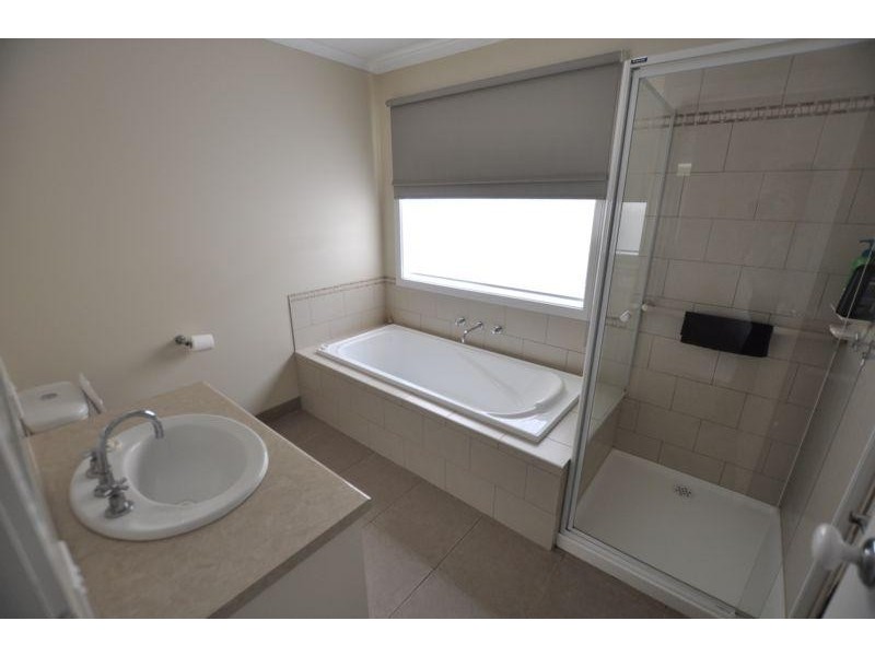 2/65 Curdie Street, Cobden VIC 3266