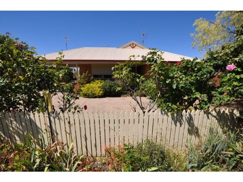 3 Rix Avenue, Cobden VIC 3266