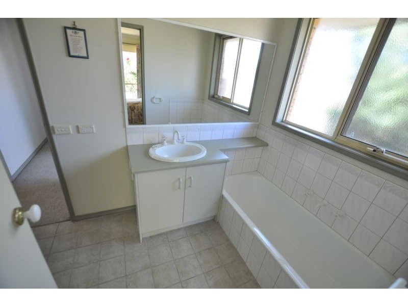 3 Rix Avenue, Cobden VIC 3266