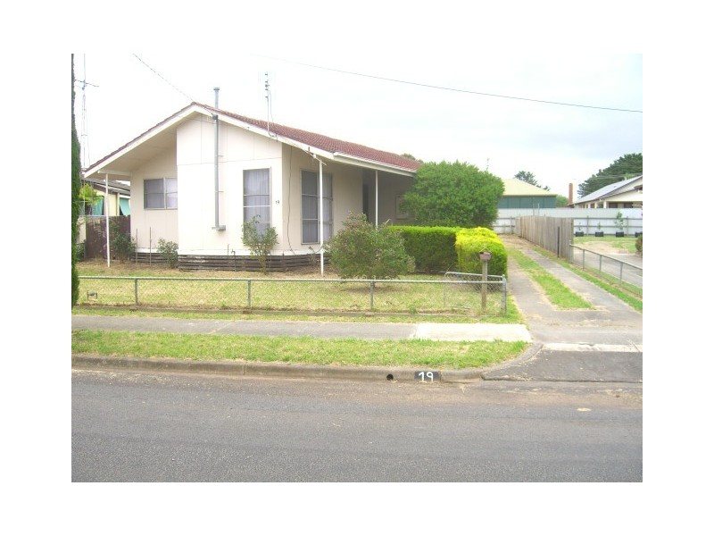 19 Tobruk Street, Cobden VIC 3266
