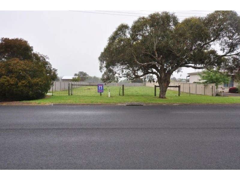 18 Adam Street, Cobden VIC 3266