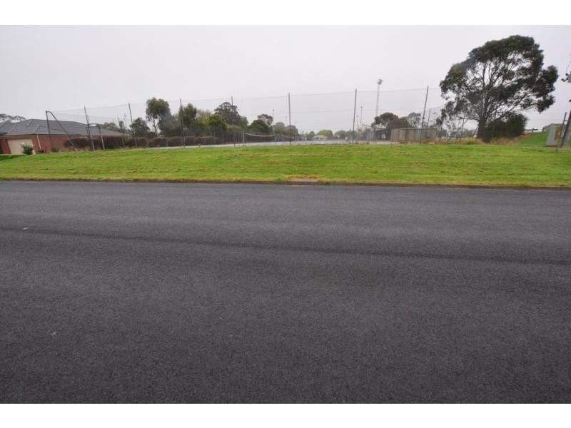 18 Adam Street, Cobden VIC 3266