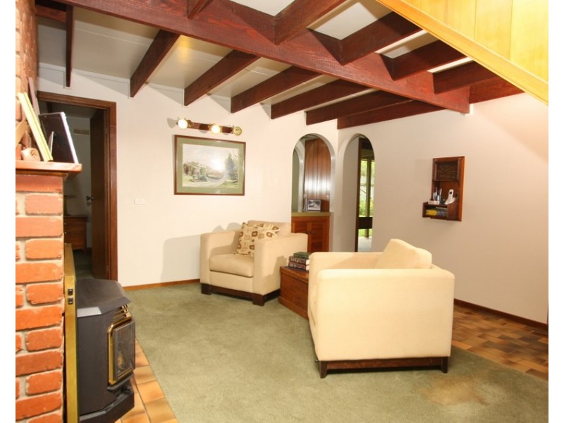 24 Shenfield Street, Cobden VIC 3266