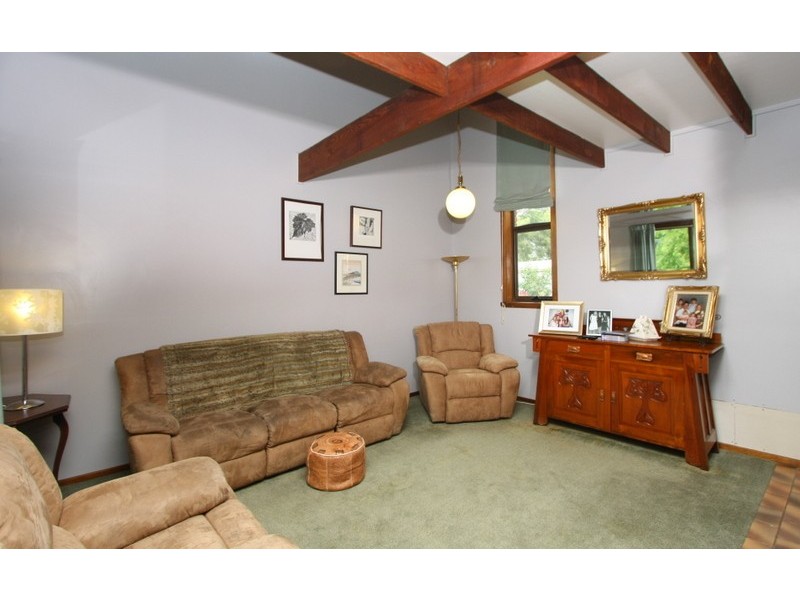 24 Shenfield Street, Cobden VIC 3266