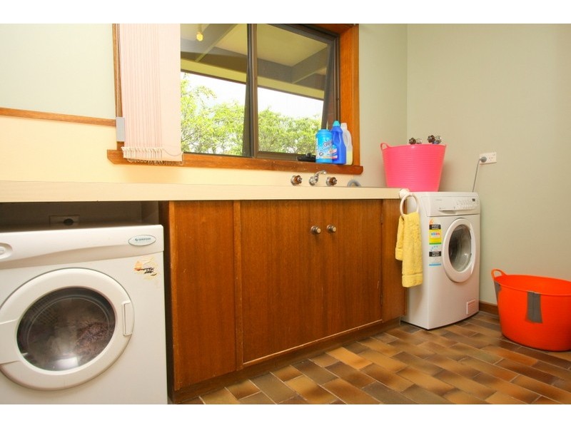 24 Shenfield Street, Cobden VIC 3266
