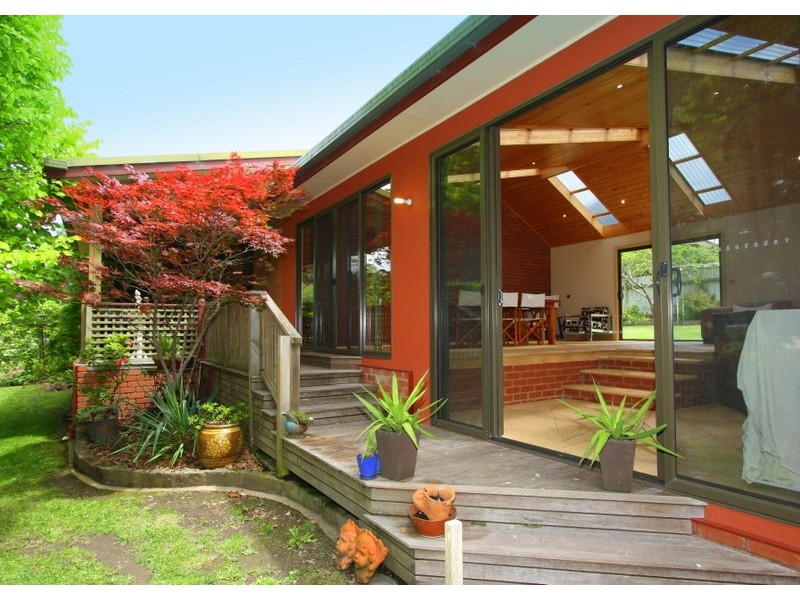 24 Shenfield Street, Cobden VIC 3266