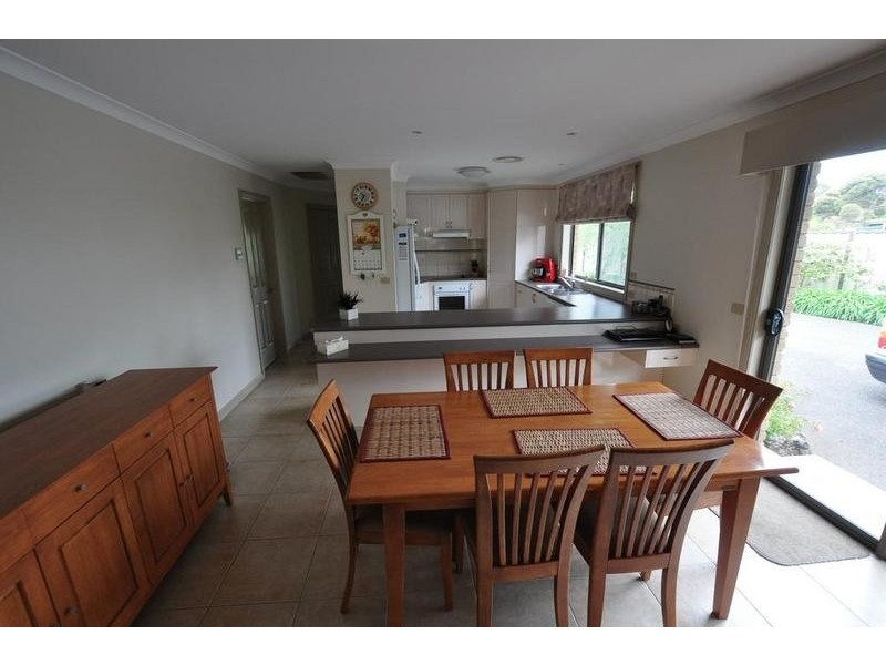 16 Cemetery Road, Cobden VIC 3266