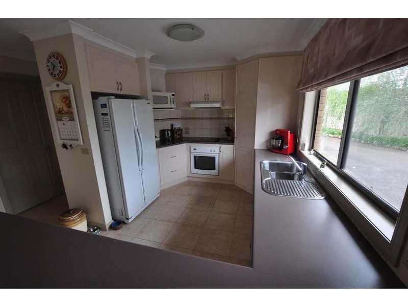 16 Cemetery Road, Cobden VIC 3266