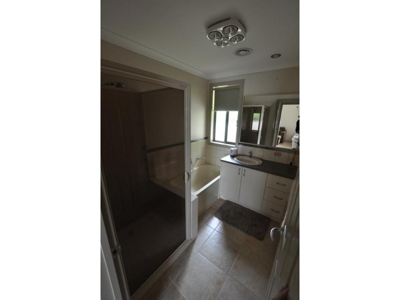 16 Cemetery Road, Cobden VIC 3266