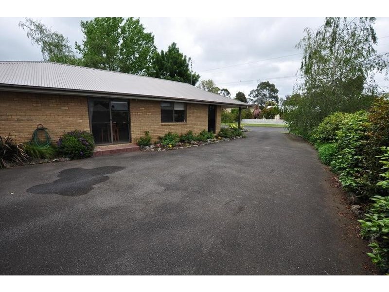 16 Cemetery Road, Cobden VIC 3266