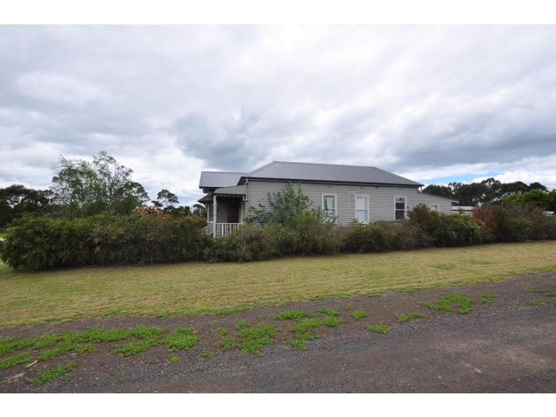 13 Clarke Street, Cobden VIC 3266