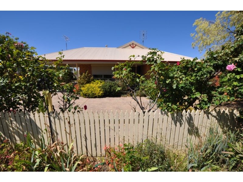 3 Rix Avenue, Cobden VIC 3266