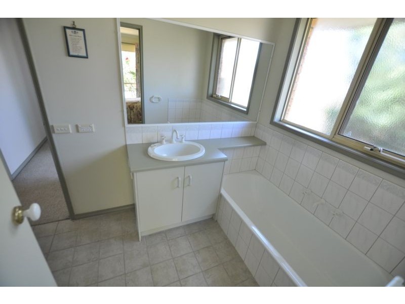 3 Rix Avenue, Cobden VIC 3266