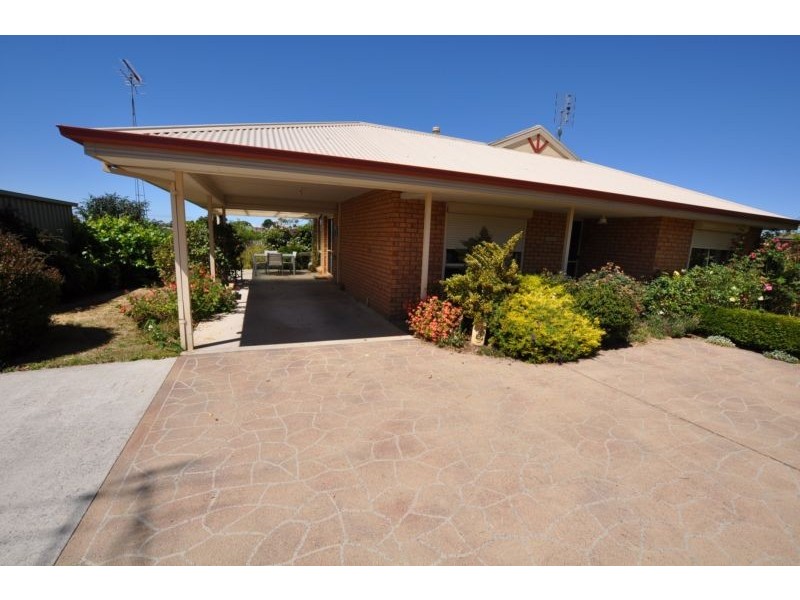 3 Rix Avenue, Cobden VIC 3266