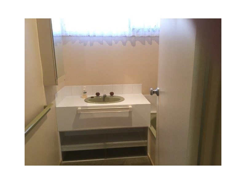 1/6 Victoria, Cobden VIC 3266