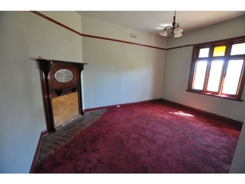 33 Clarke Street, Cobden VIC 3266