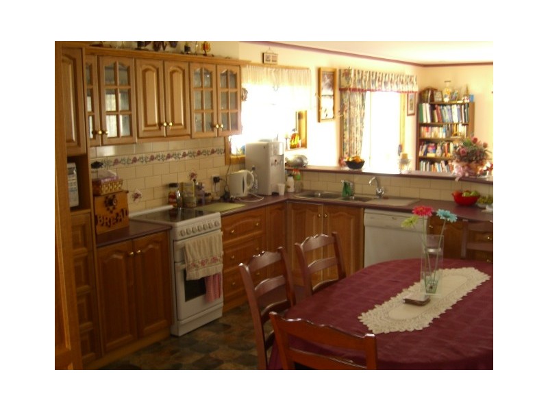 2 Jayarra Street, Simpson VIC 3266