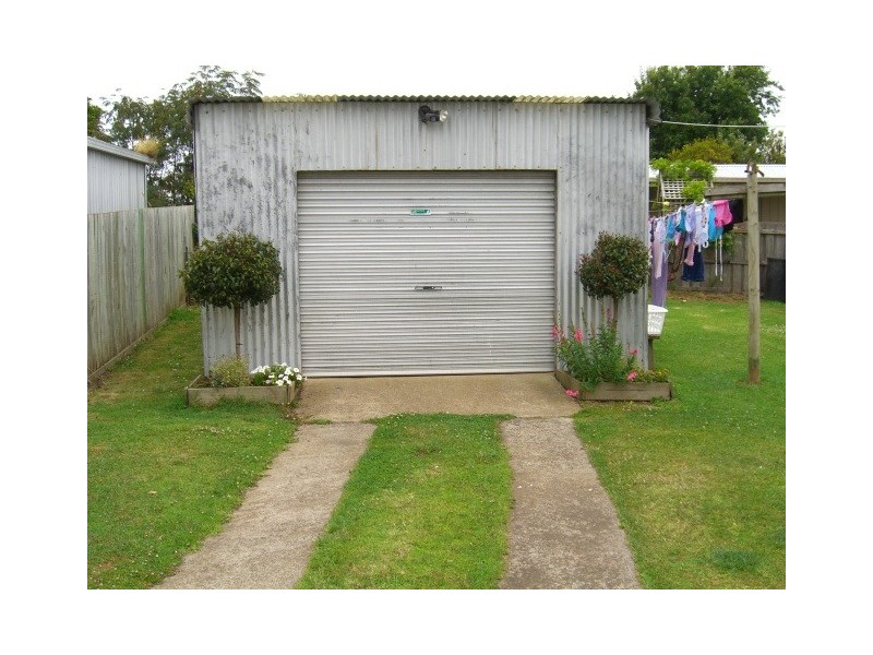 2 Jayarra Street, Simpson VIC 3266