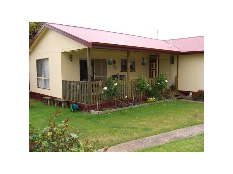 2 Jayarra Street, Simpson VIC 3266