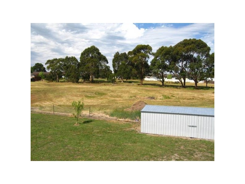 2 Wyang Crescent, Simpson VIC 3266