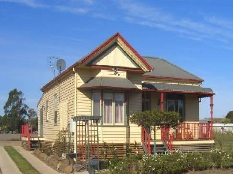 13 Clarke Street, Cobden VIC 3266