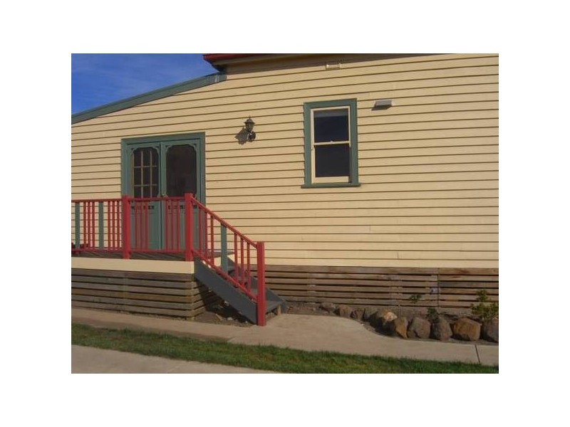 13 Clarke Street, Cobden VIC 3266