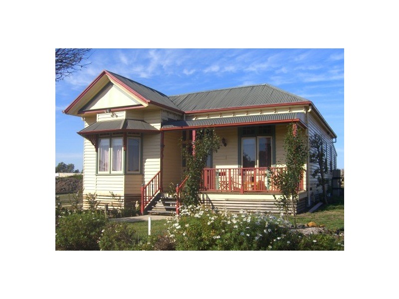 13 Clarke Street, Cobden VIC 3266