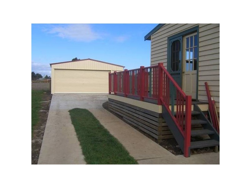 13 Clarke Street, Cobden VIC 3266