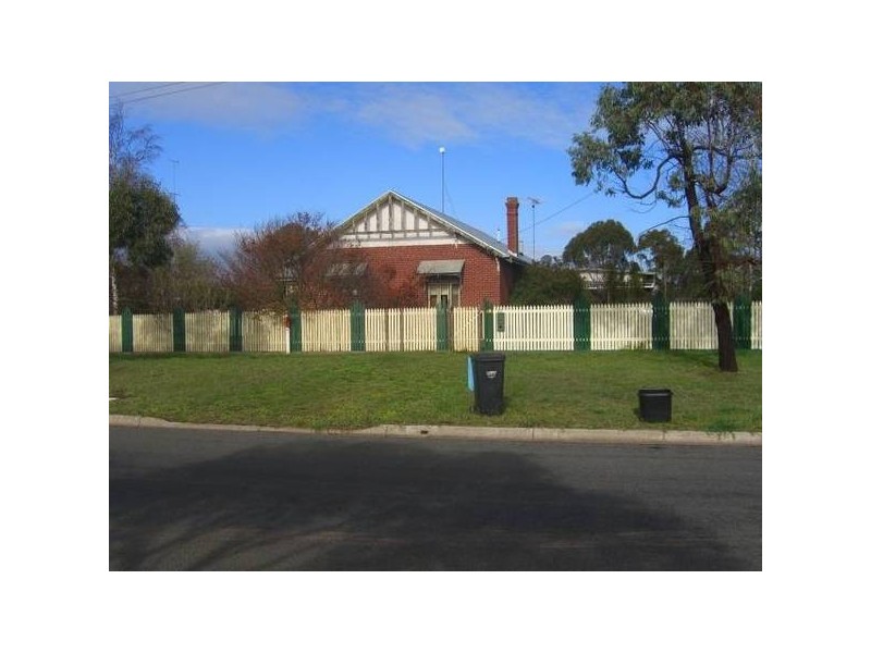 33 Clarke Street, Cobden VIC 3266