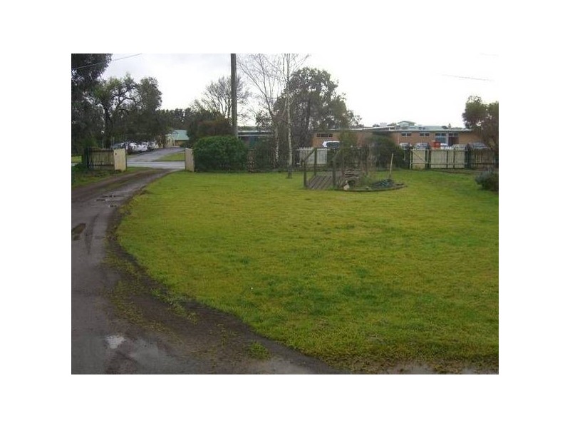 33 Clarke Street, Cobden VIC 3266