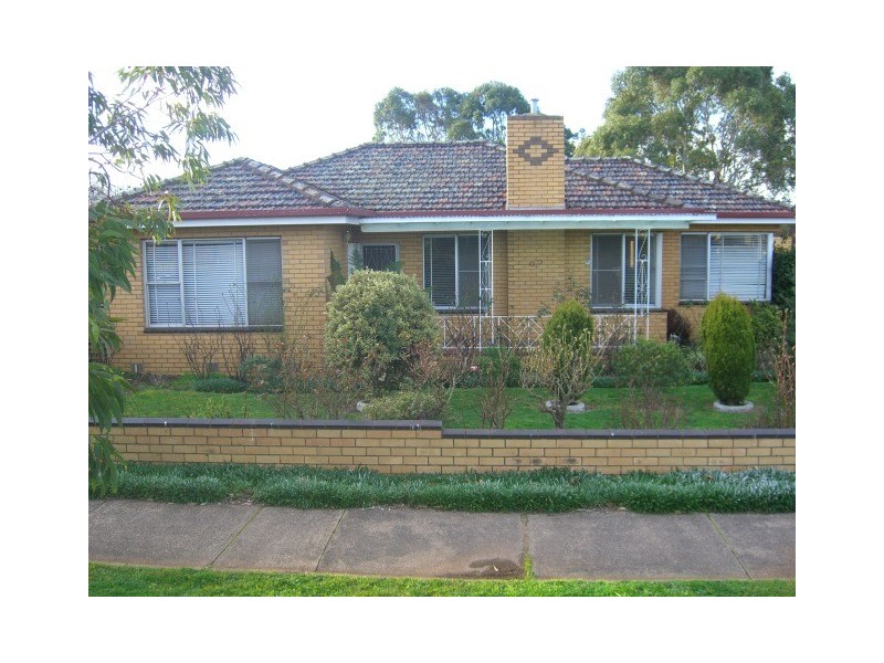 8 Silvestor Street, Cobden VIC 3266