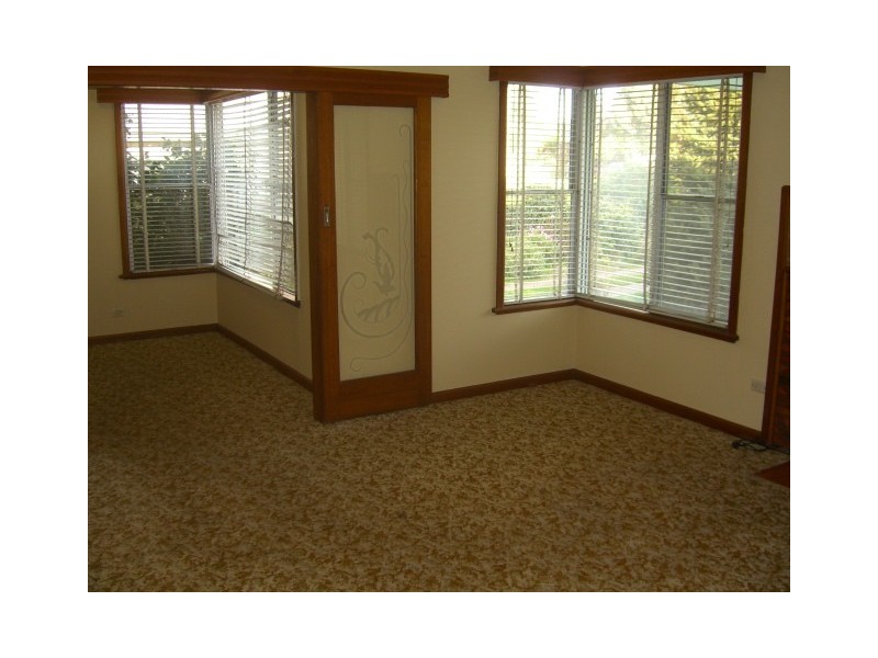 8 Silvestor Street, Cobden VIC 3266