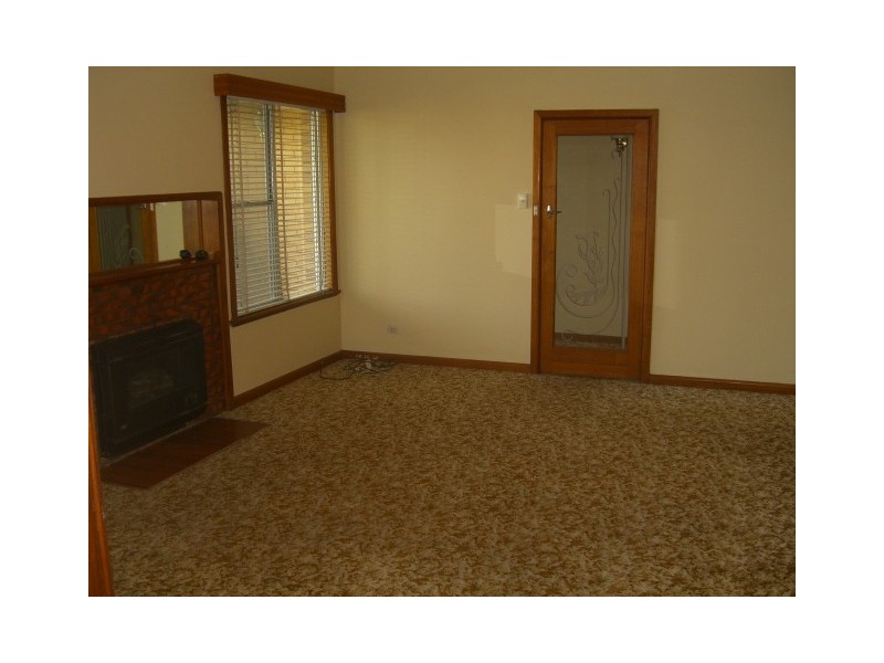 8 Silvestor Street, Cobden VIC 3266