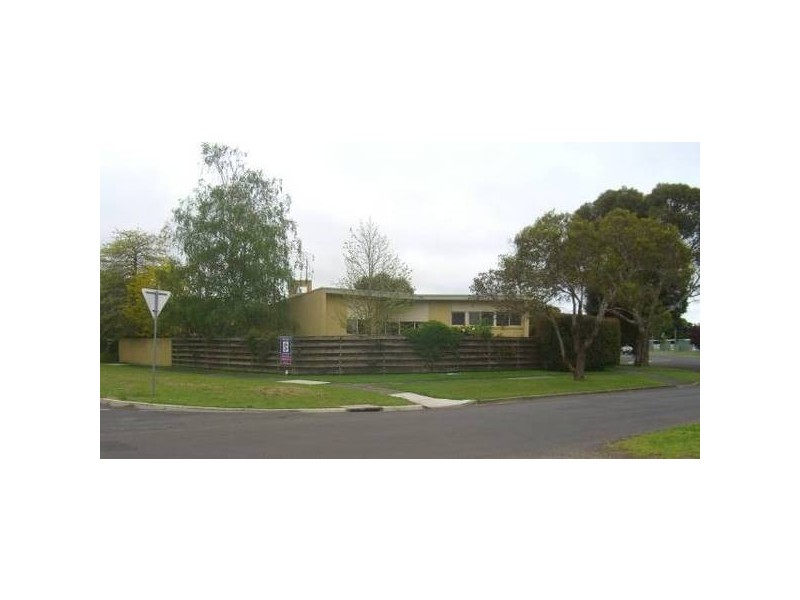 16 Rix Ave, Cobden VIC 3266